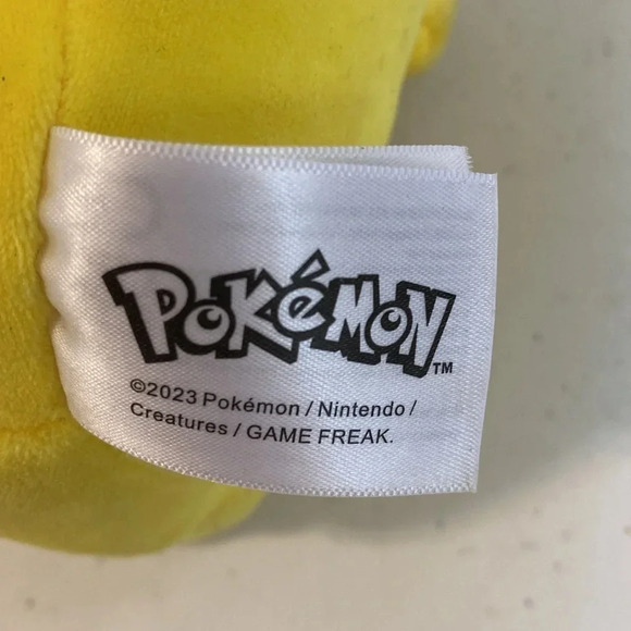 Pokémon Toys - 5 figures, belt clip pokeball, book & Pikachu stuffed animal - Picture 4 of 13